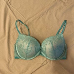 36D Victoria’s Secret push-up bra